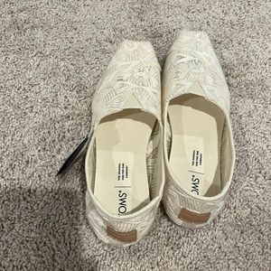 Toms womens 8 brand new never worn with tags